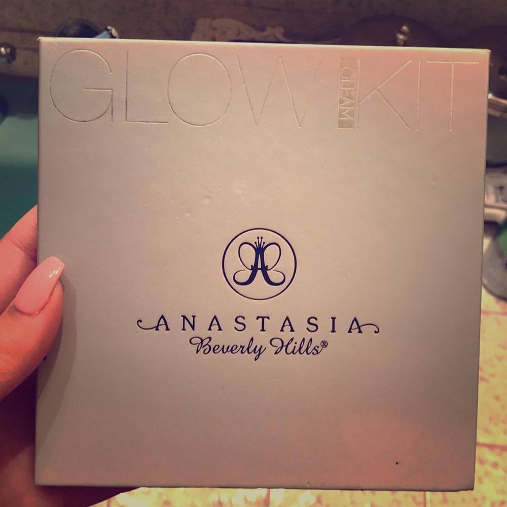 Anastasia Glow Kit “Gleam”